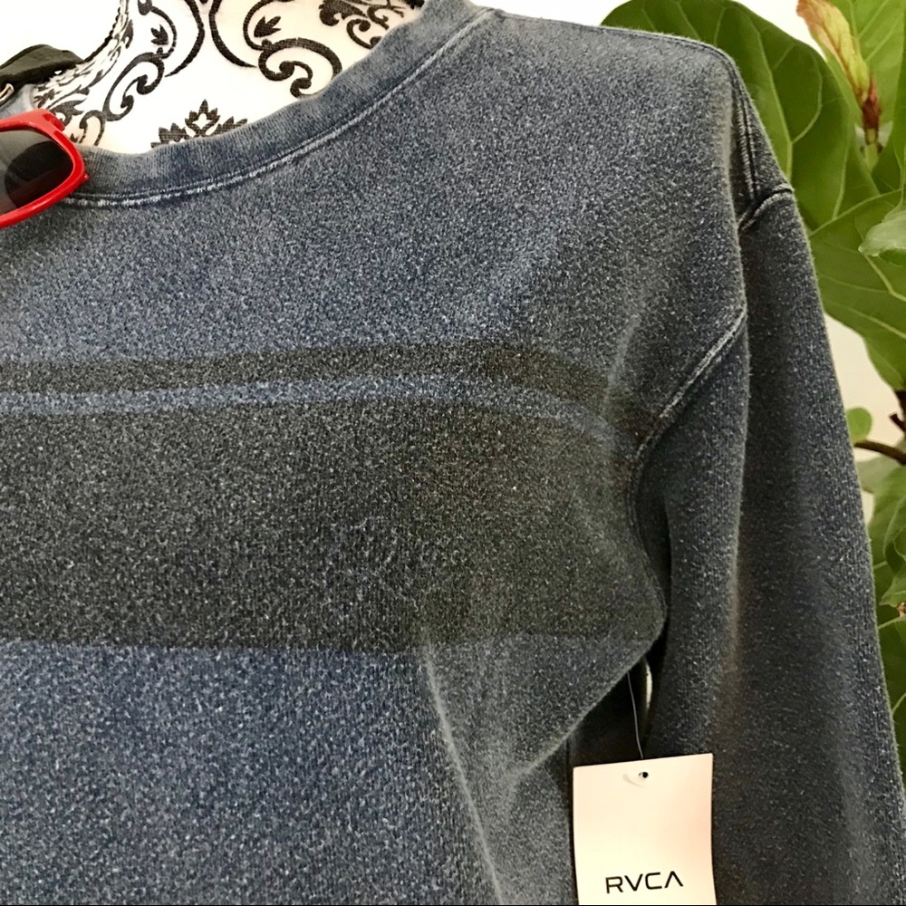π₯π₯RVCA - DISTRESSED PULLOVER SWEATSHIRTπ₯π₯ - Picture 2 of 3